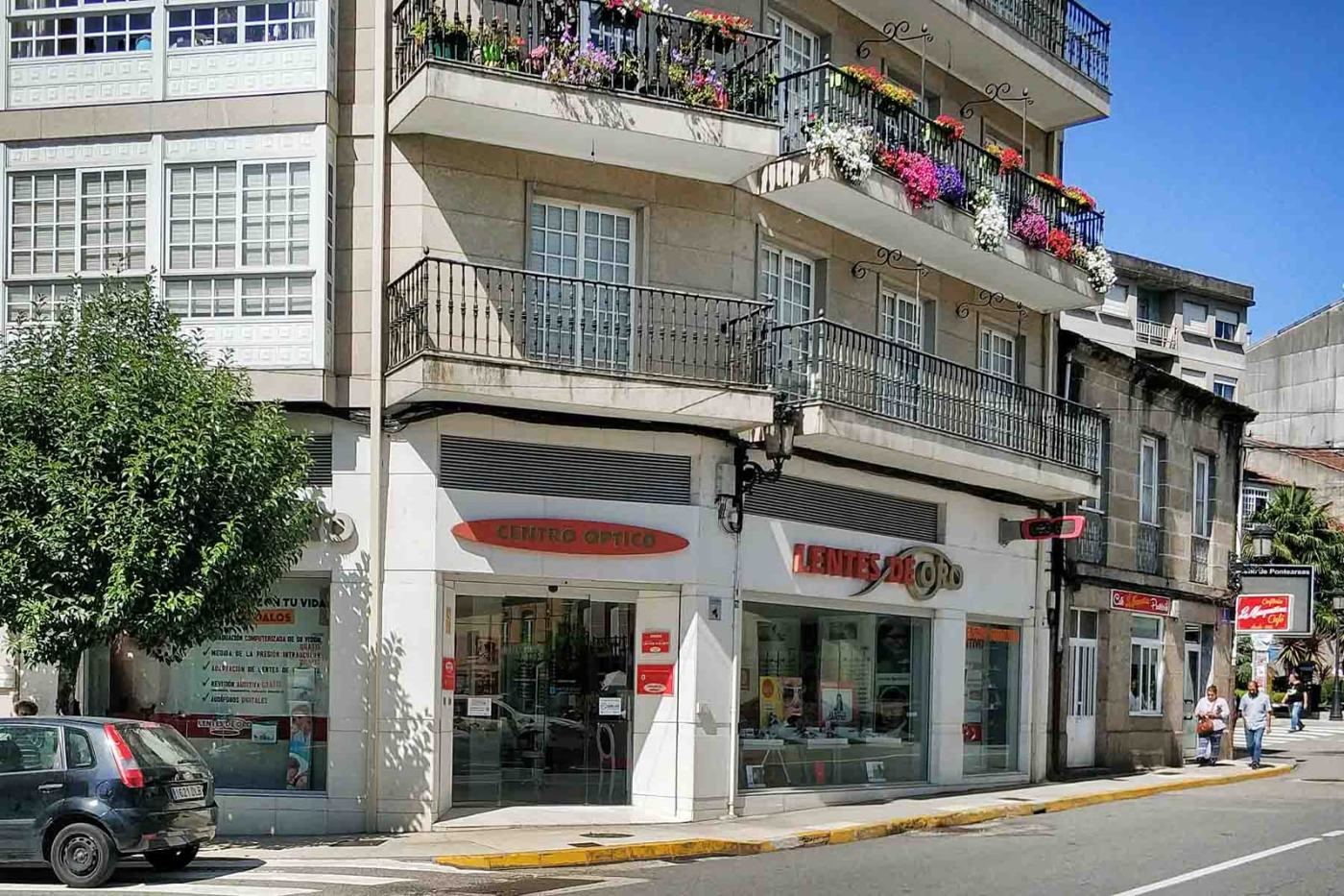 Fachada de la óptica Lentes de Oro